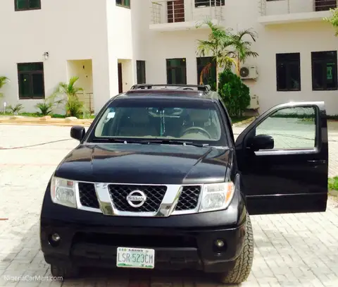 Nissan Pathfinder American Spec LE 