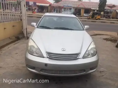 Lexus ES300 Ex: