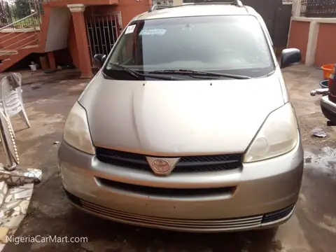 Toyota Sienna LE