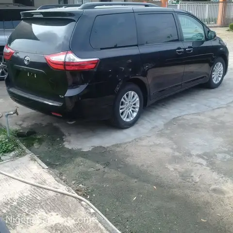 Toyota Sienna Ex