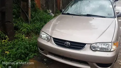 Toyota Corolla LE