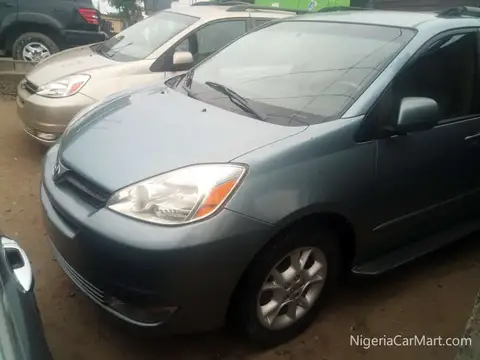 Toyota Sienna 