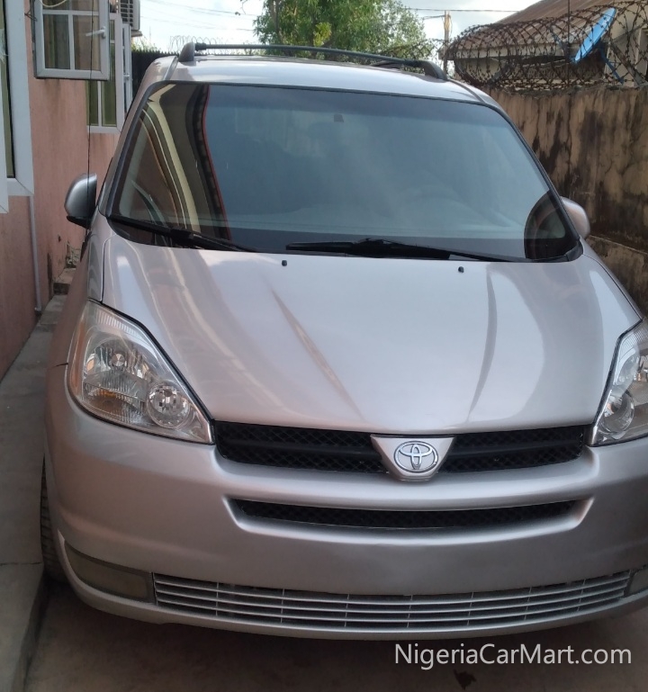 2005 Toyota Sienna used car for sale in Lagos Nigeria