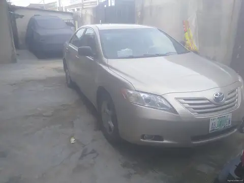 Toyota Camry Saloon