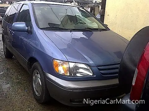 Toyota Sienna LE