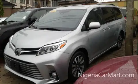 Toyota Sienna XLE