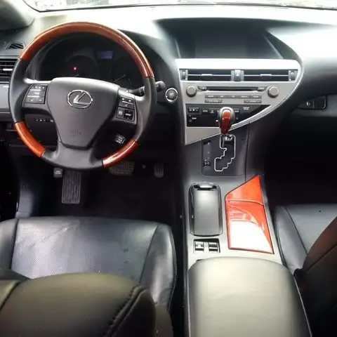 Lexus LM 350