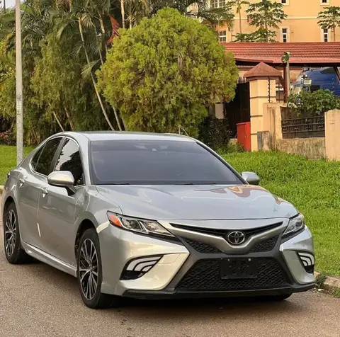 Toyota Camry SE