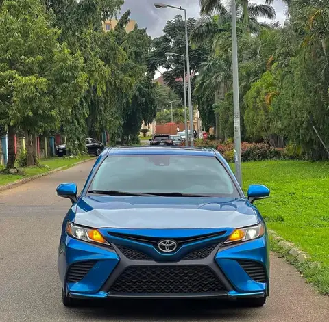 Toyota Camry SE