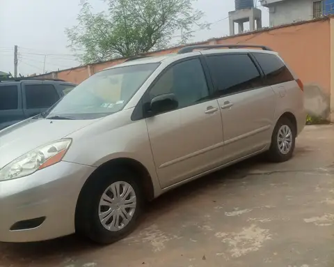 Toyota Sienna CE
