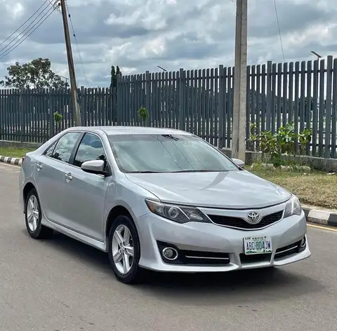 Toyota Camry SE