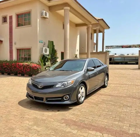 Toyota Camry SE