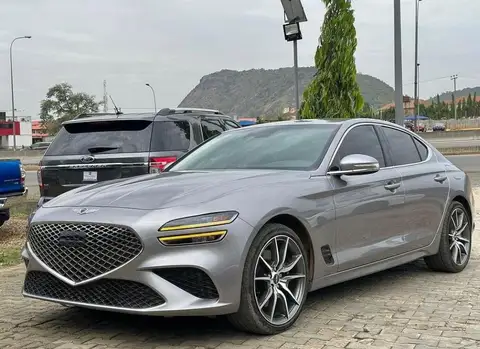 Hyundai i10 Genesis G70 (Luxury)