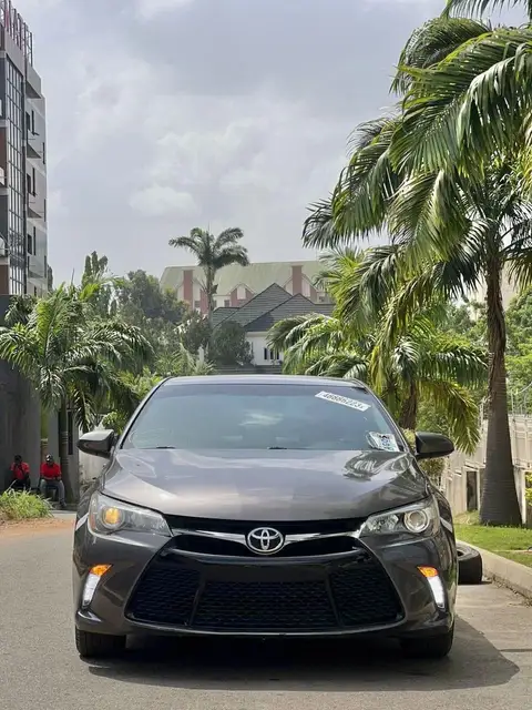 Toyota Camry SE
