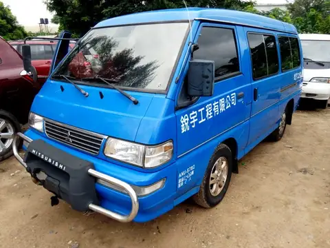 Mitsubishi Delica Le 300