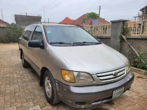 Toyota Sienna Ex