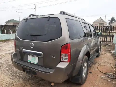 Nissan Pathfinder Suv