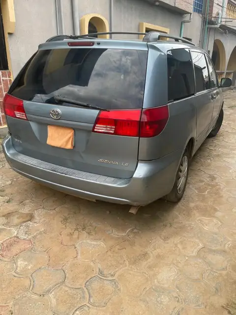 Toyota Sienna LE