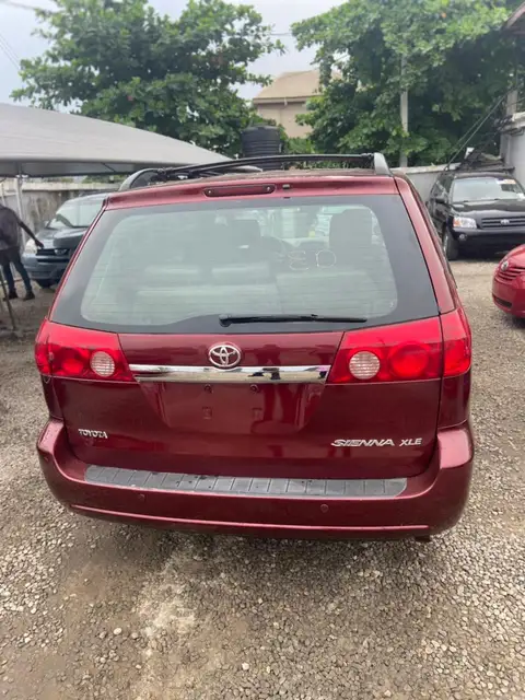 Toyota Sienna XLE 