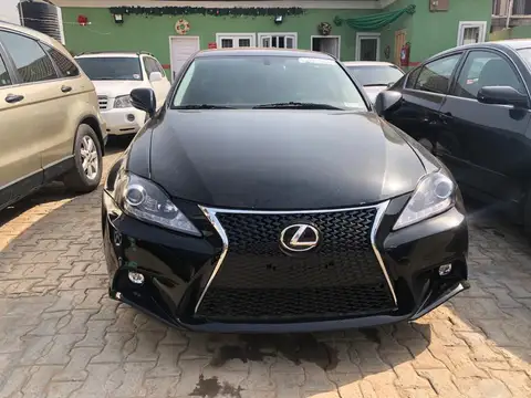 Lexus IS