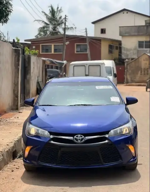Toyota Camry SE
