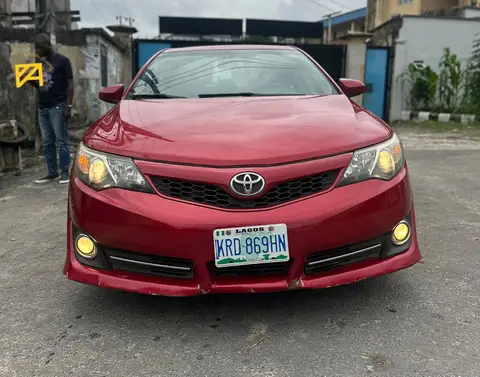 Toyota Camry SE