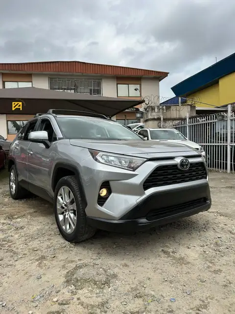 Toyota Rav4 XLE 