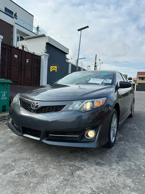 Toyota Camry SE