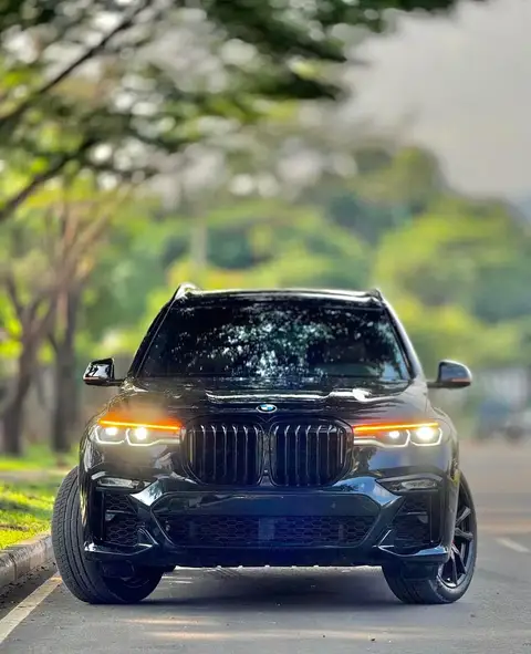 BMW X7 M50i