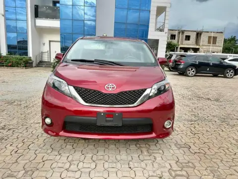 Toyota Sienna SE