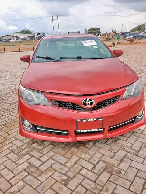 Toyota Camry SE