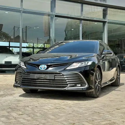 Toyota Camry GLE Hybrid 
