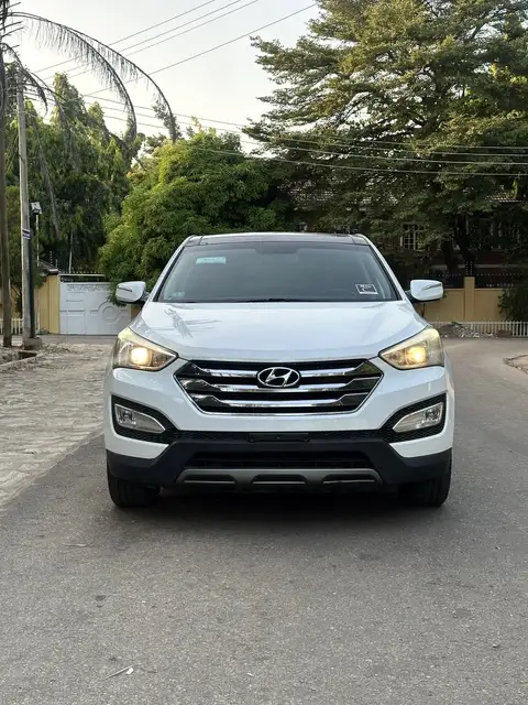 Hyundai Santa FE Keyless with panoramic roof