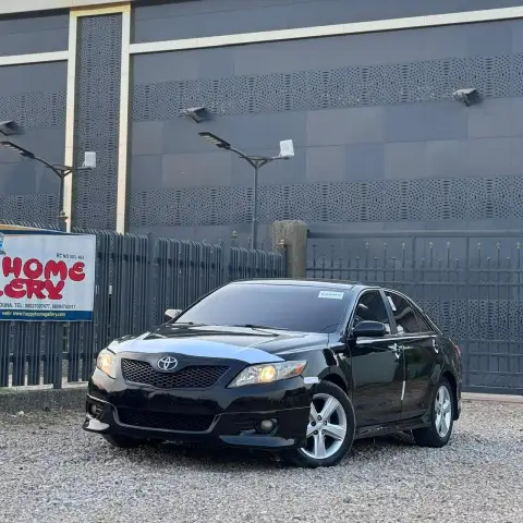 Toyota Camry SE