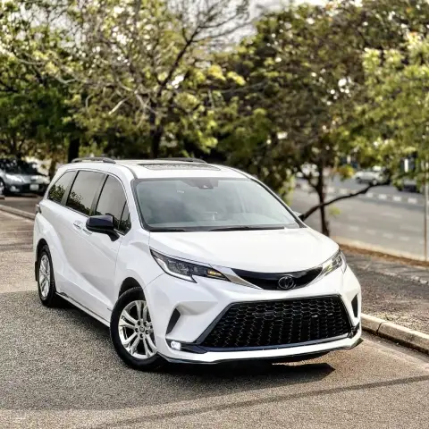 Toyota Sienna XSE HYBRID 