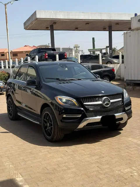 Mercedes Benz ML-Class ML350 First Body
