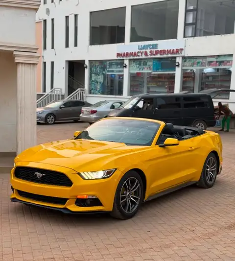 Ford Mustang Convertible 