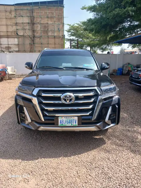 Toyota Land Cruiser Gxr v8