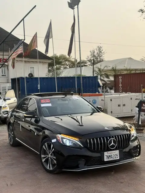 Mercedes Benz C-Class C300 Full Option 