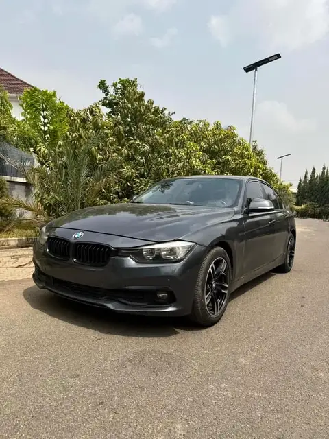BMW 3 Series 320i