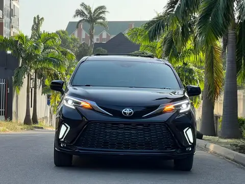 Toyota Sienna XSE