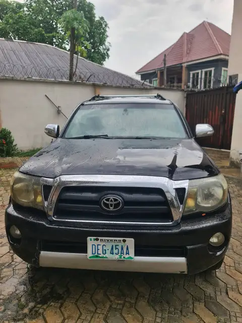 Toyota Tacoma off road sport