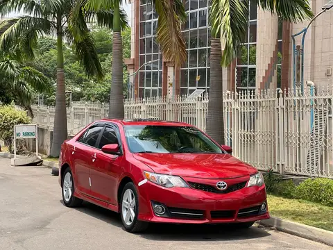 Toyota Camry SE