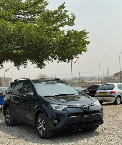 Toyota Rav4 XLE AWD 
